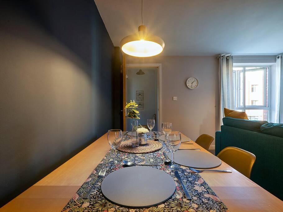 Lovely 2 Bedroom Apt At Ormeau Park W/ Free Parking 벨파스트 외부 사진