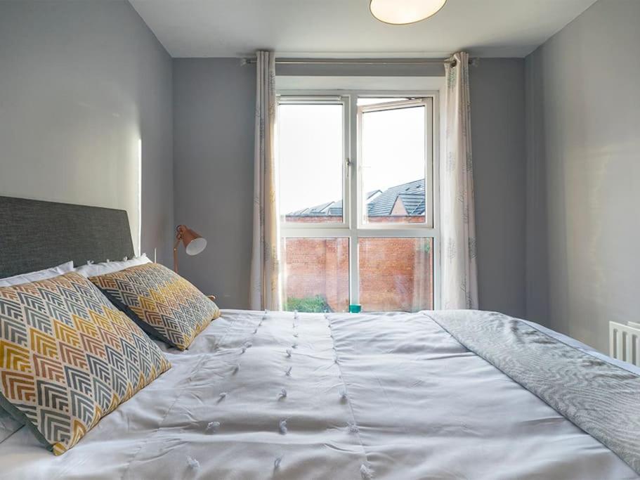 Lovely 2 Bedroom Apt At Ormeau Park W/ Free Parking 벨파스트 외부 사진